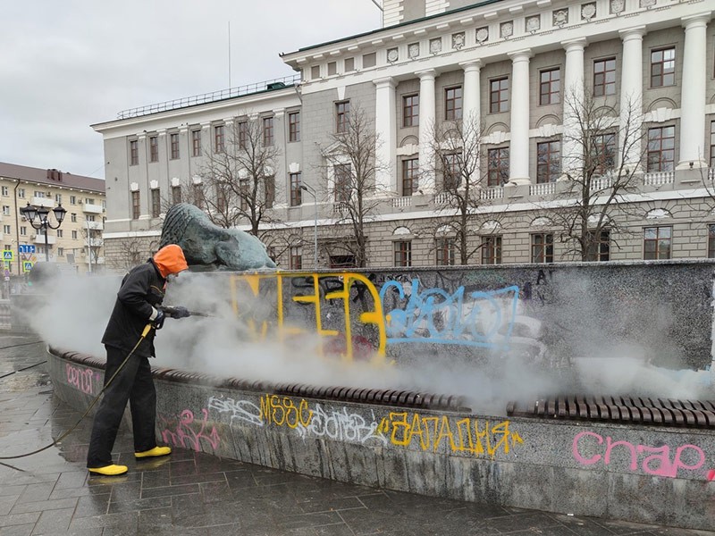 Очистка «Львов» от граффити в Ростове-на-Дону