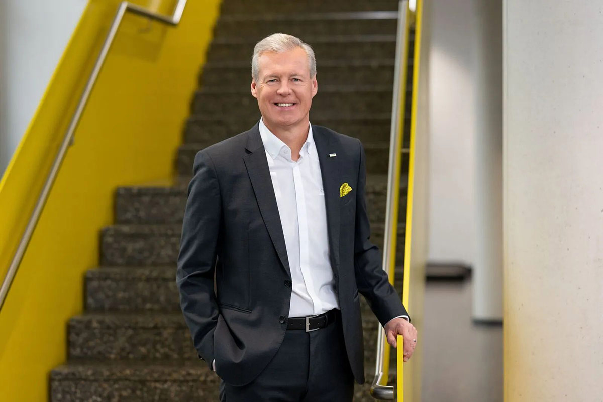 Г-н Хартмут Йеннер Г-н Хартмут Йеннер